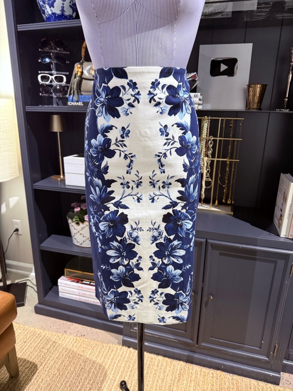 Talbots Exquisite Blooms Pencil Skirt – Navy & Ivory – Size 8